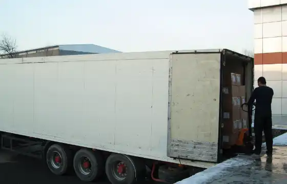 Renting a Reefer Trailer Man Unloading Product from Reefer Trailer